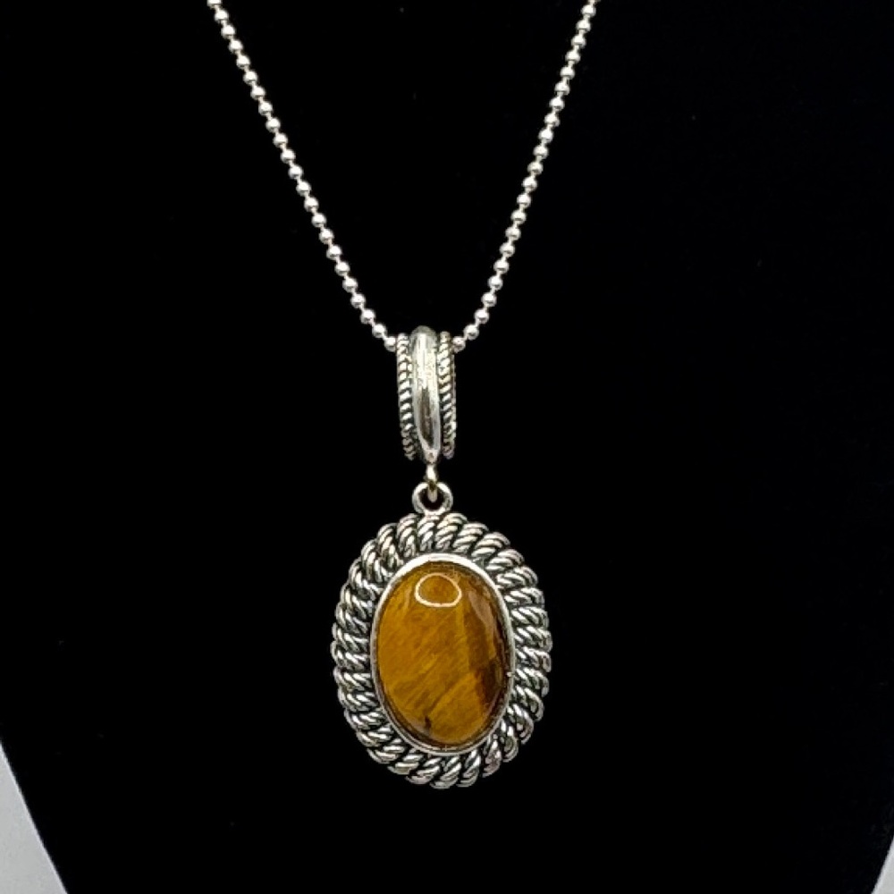 Avon Tigers Eye Pendant Necklace.